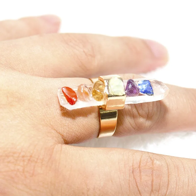 Düzensiz çip taşları Kadınlar için Temiz Kuvars Yüzüğü 7 Çakra Altın Renk Yenidenizabilen Parmak Yoga Enerji Dengeleme