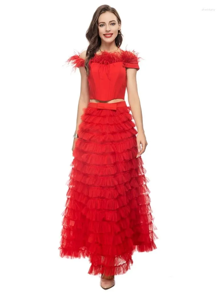 Arbetsklänningar Sommarkvinnor Set av hög kvalitet Vintage Luxury Feather Sexy Red Tops Cake Long Half kjol Casual Elegant Fashion Suit