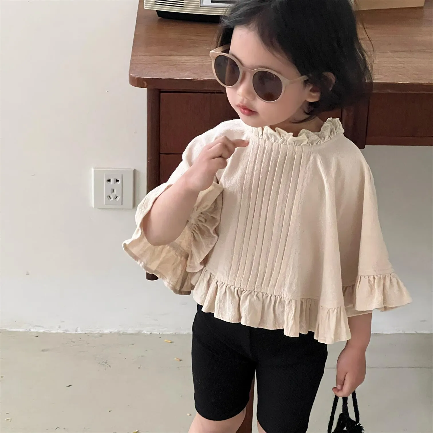 Koszule dla dzieci jelenie Jonmi 2023 Summer Korean Style Baby Girls Ruffles Cape Solid Kolor Dzieci Cloak Cute Blouese 230802