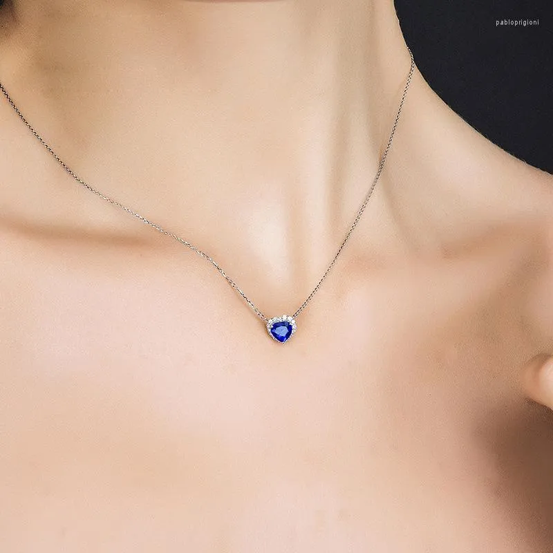 Hängshalsband Stil Modern Zirkon Hjärtformad Safirfärgad Skatt Kopparpläterad Nyckelbenskedja Halsband_voghion.com