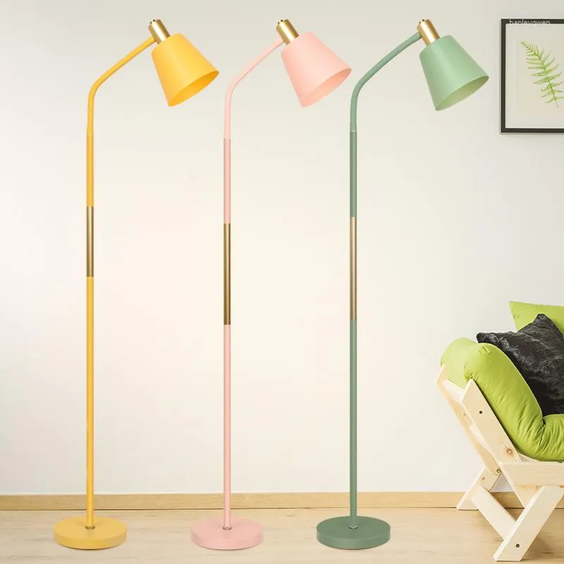 Vloerlampen Minimalistisch gekleurde metalen LED-lamp voor woonkamer Decoratieverlichting Slaapkamer Studie Leer Home Decor Staande lamp