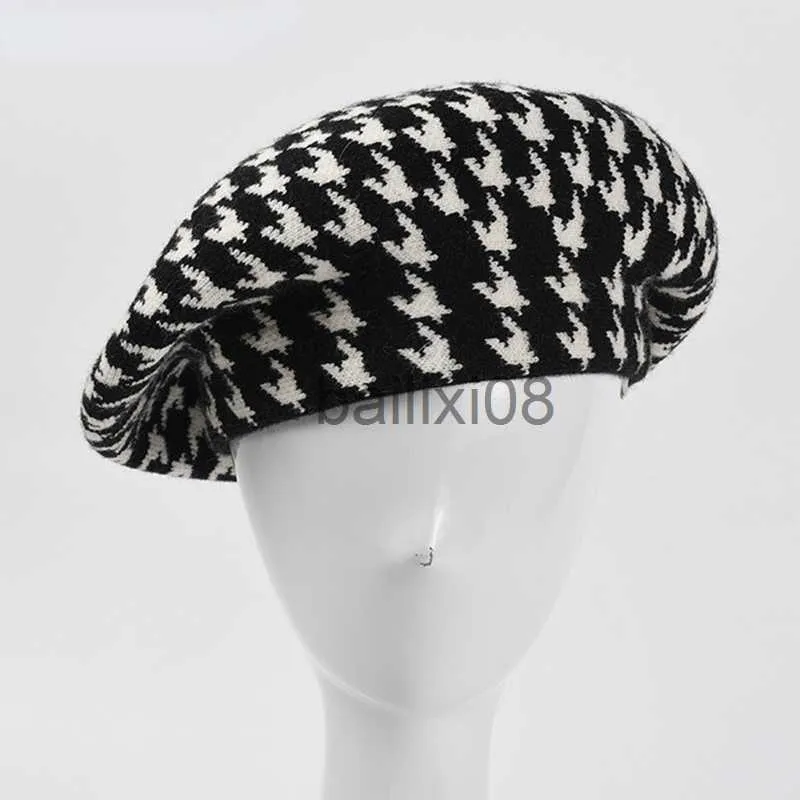Stingy Brim Hats 2022 Новая женская осень и зима Houndstooth Beret Корейская версия мода Retro вязаная шляпа Hat Hape Beret J230802