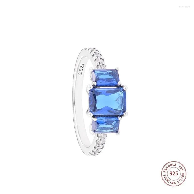 Klusterringar 925 Sterling Silver Blue Rectangular Three Stone Sparkling For Women Wedding Finger Ring smycken Bague grossist