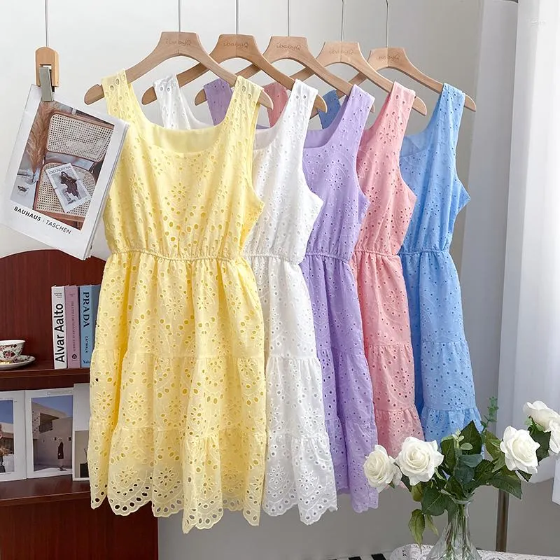 Casual Kleider Gestickte Aushöhlen Haken Blume Frauen Vintage Robe 2023 Sommer Mode Damen Ärmellose Feste Dünne Weste Kleid