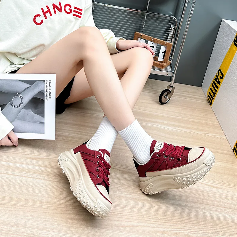 Schoenen Casual Woman White Women Girls Red Nieuwe Designer Black Outdoor Dames Fashion Design Laces Sport Trainers Top Leather Platform Sneakers Maat 35-40 S