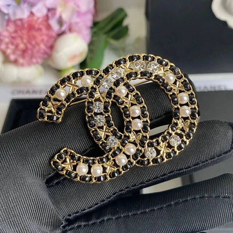 Retro Designer Gold Luxury Brooch Women Letter Rhinestone Brooches Suit Pin Fashion Jewelry Clothing Decoration High Quality Accessories 20Style