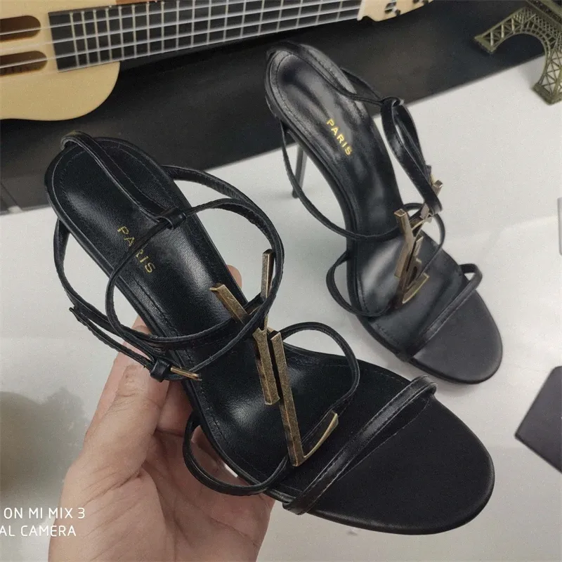Diseñadores Zapatos de vestir de tacones altos para mujer 10 cm Luxurys Plataforma de fondo grueso Peep-toes Sandalias Zapatillas de deporte Bombas Boda Negro Dorado Oro
