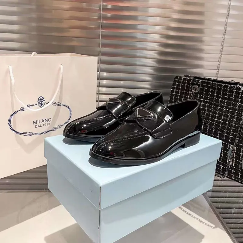 Moda kadınlar elbise ayakkabıları çikolata kauçuk dip spor ayakkabılar İtalya klasik elastik düşük üstler siyah beyaz deri tasarımcı rahat loafer spor ayakkabıları kutusu eu 35-41
