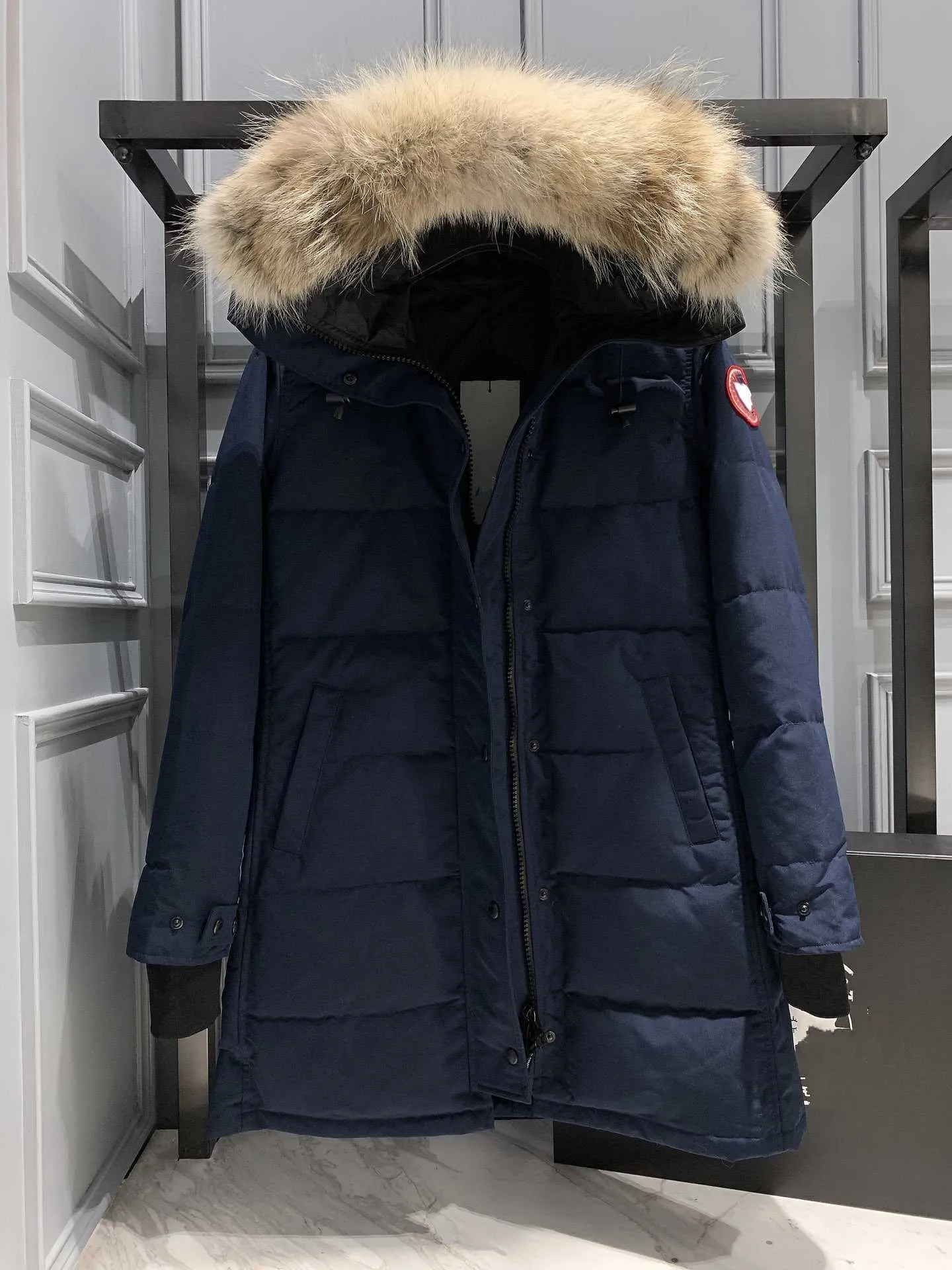 Designer Damen canadgoosede Mittellange Version Puffer Down Damenjacke Daunenparkas Winter Dicke warme Mäntel Winddichte Streetwear undefiniert