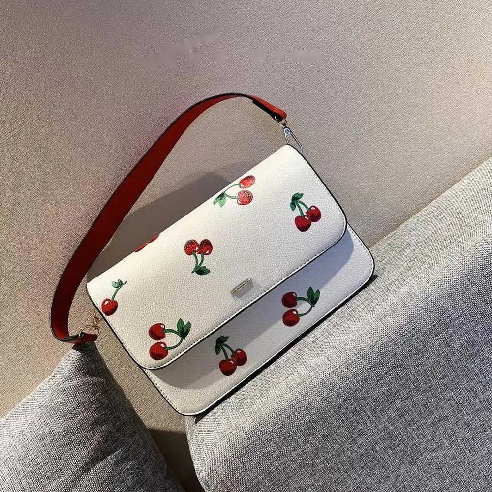 Sälj Cherry Luxury Bag Crossbody Designer Väskor Axelväska Fashion Letters Tryck shoppinghandväskor Tote Purse Travel Messenger Väskor för kvinnor