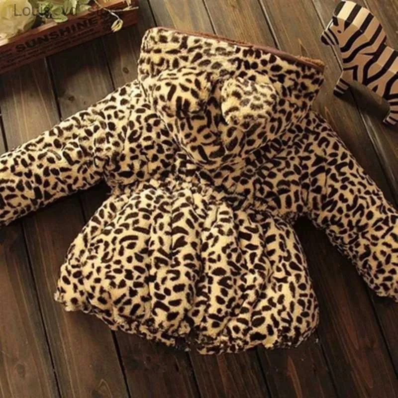 Down Coat Fashion Clothes For Baby Girl Leopard Print Coat Parka med dragkedja och Hood Winter Warm Clothing 6 9 12 18 24 Månader 2 3 4 år 201106 T230803