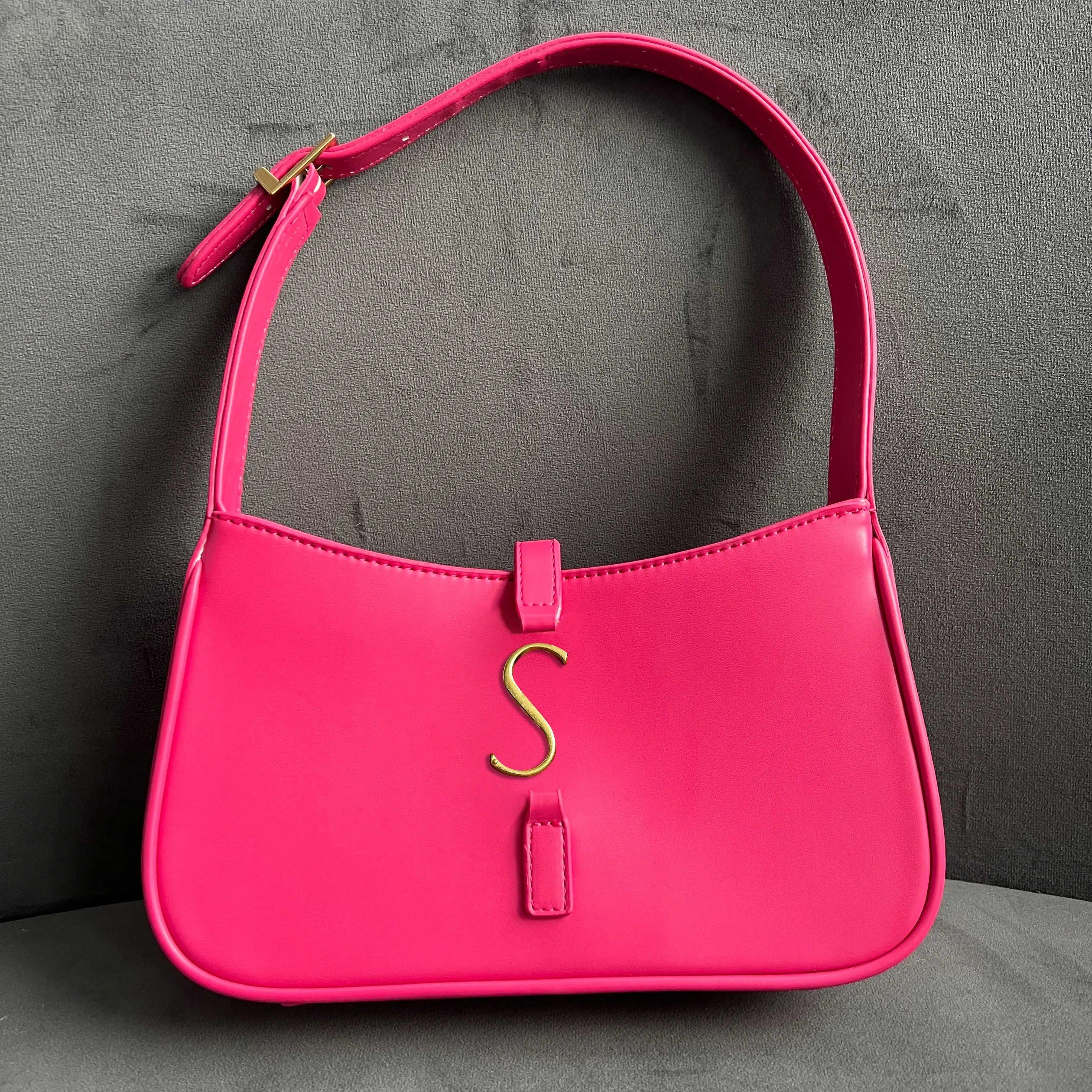 Elegant Saddle Bag for Women Designer Shoulder Bag, Minimalist Style,  Adjustable Strap, High-Quality Fashion Handbag