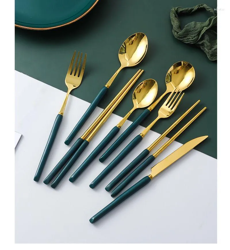 Set di stoviglie Posate da tavola di qualità e alla moda 8 pezzi Coltelli in acciaio inossidabile di lusso Forchette Dessrt Cucchiai da tavola Utensili da cucina