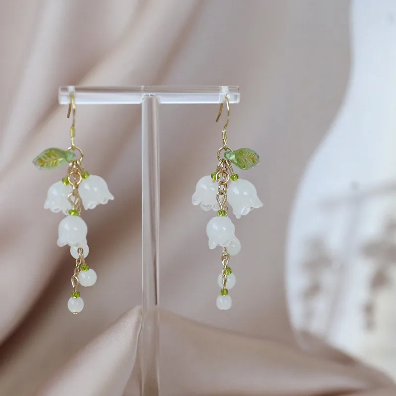 Stud Doux tempérament petites boucles d'oreilles fleur de muguet blanc frais élégant et doux 230802