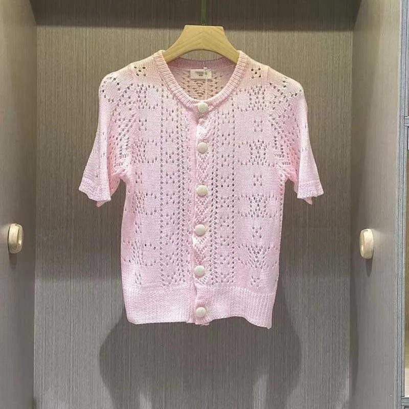 CE2023 Verão Novo Solto Versátil Manga Curta Casual Redução de Idade Rosa Oco Malhas Cardigan Top Feminino