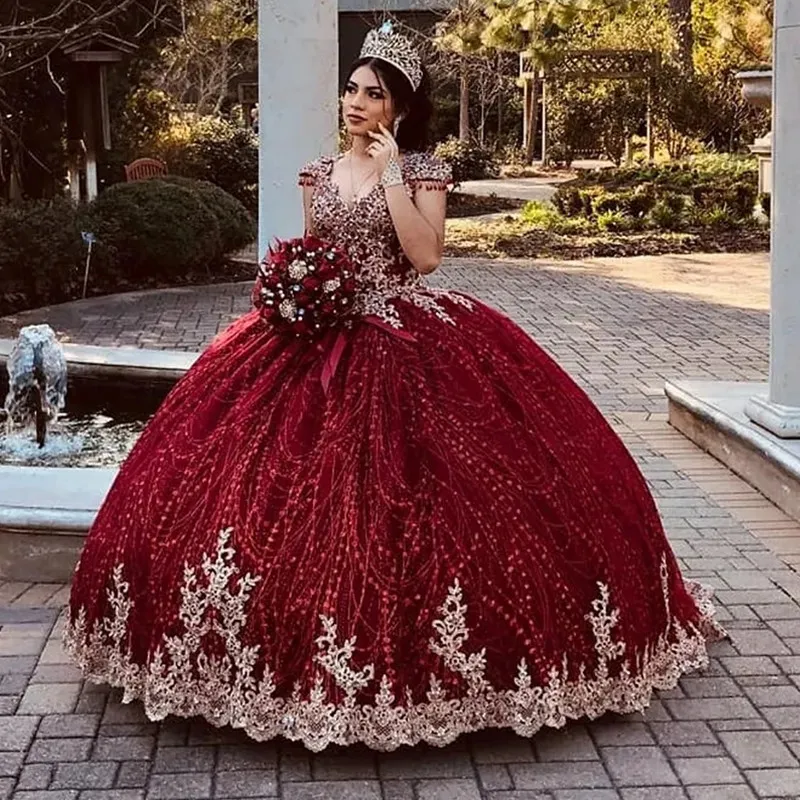 Czerwona koralika sukienki Quinceanera Gold Lace Ball Suknie