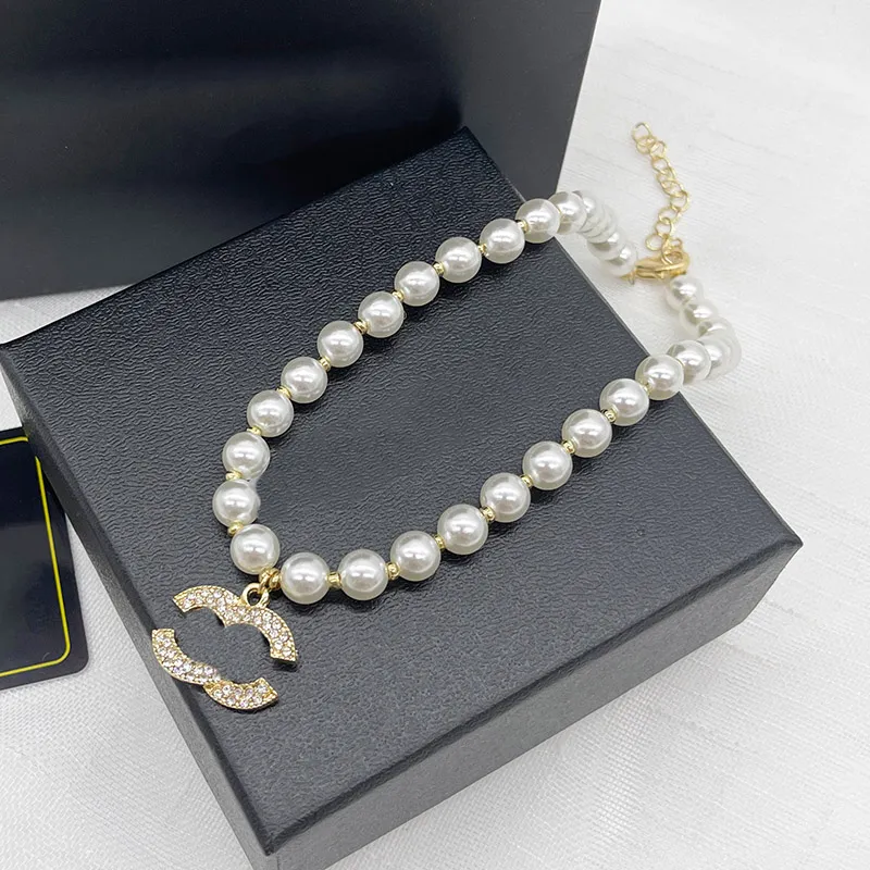 Pearl Necklace Luxury Designers Jewelry For Women Classic Rhinestone Pendant Necklaces Ladies Luxury Chains Necklace Designers Accessories