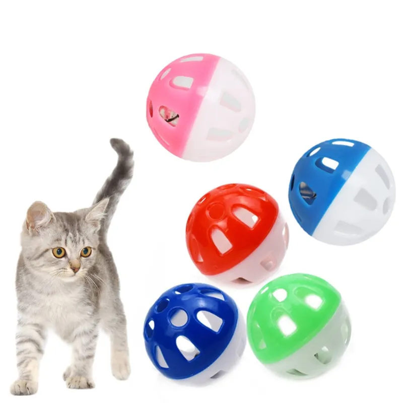 Cat Toys Pet Toy Toy Hollow Plaalte Colourf Ball с минимальными колокольчиками случайный цвет щенки котенок играет на папке домашний сад JL1769