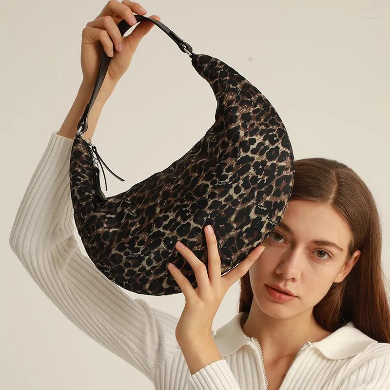 Вечерние сумки роскошные дизайнер -дизайнер леопардовый принт бренд бренд женский плечо мода Hobos 2023 Down Dishbag and Swork Lady Clutchs