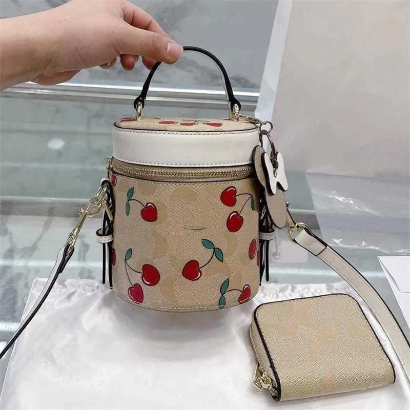 Sälj Cherry Tote Bag Women C Letter Designer Bag Women Luxurys axelväskor Mini hinkväskor med handväska mode 6 stil körsbärsmönster handväska handväska 230420