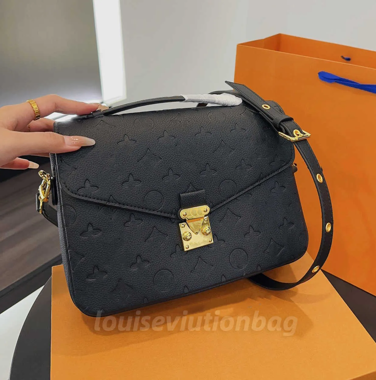 Umhängetaschen Luxurys Designer Tasche Prägung Blume Pochette Damen Handtasche Messenger Bags echtes Leder Metis elegante Damen Umhängetasche 40780 104395