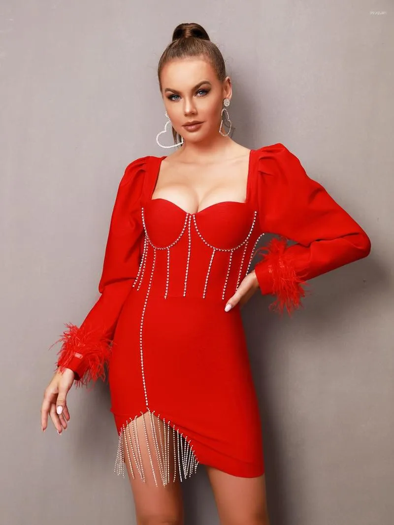 Robes décontractées arrivée femmes hiver Sexy à manches longues diamants Crystla rouge Mini moulante robe de pansement 2023 élégante soirée Club fête