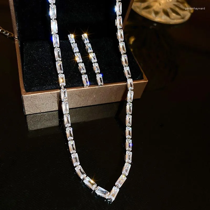 Ketten Licht Luxuriöser Glanz Zirkon V-förmige Halsband Halskette Ohrringe Für Frauen Modisches Vielseitiges Schmuckset Zubehör