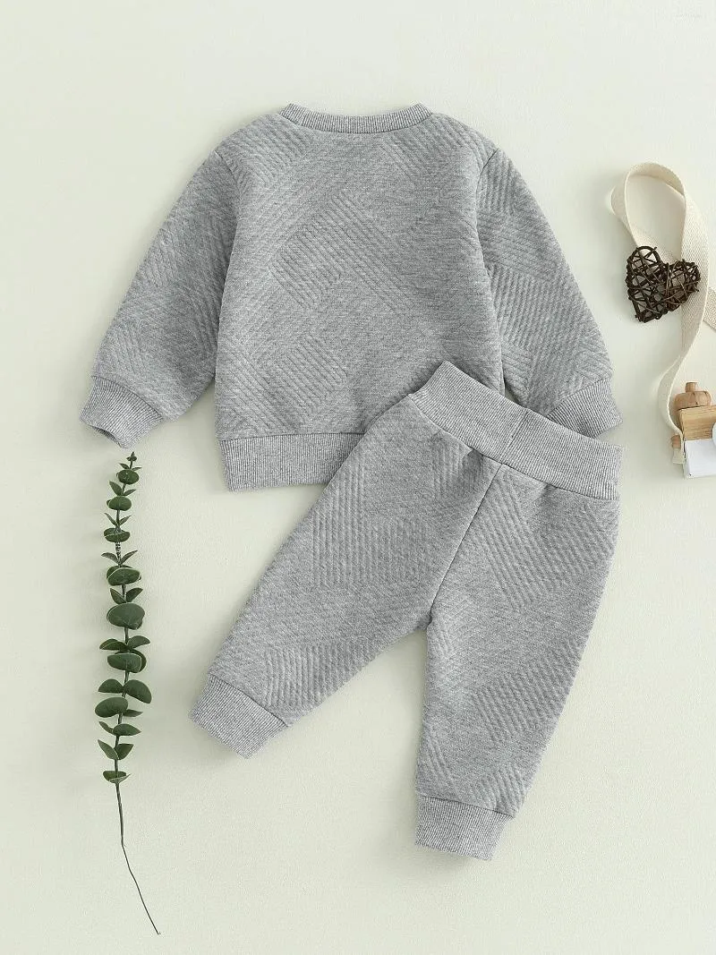 Kledingsets Babyjongens 3-delige set Geruit overhemd met knopen, jarretelbroek en vlinderdas voor stijlvolle herfstoutfits