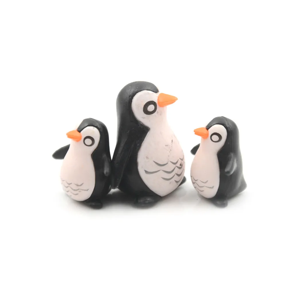 5pcs/lot Penguin Fairy Garden Miniatures Mini Gnomes Moss Terrariums Resin Crafts Stakes For Garden Decoration