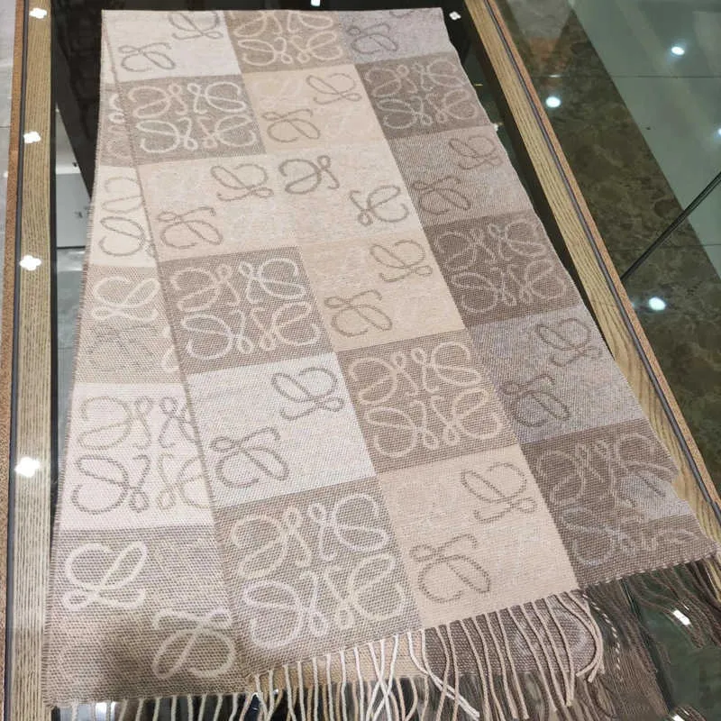 Inre Mongoliet skickade rätt version av Roewe Loe Classic Tassel Old Mönster Checkerboard Jacquard Cashmere Wool Scarf sjal