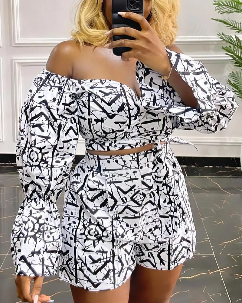 Dames Trainingspakken Abstracte Print Schouderafhangend Crop Top Shorts Set Chique Modieus Zomer Dagelijks Informeel Boven de knie Nauwsluitend Hoge Stijl