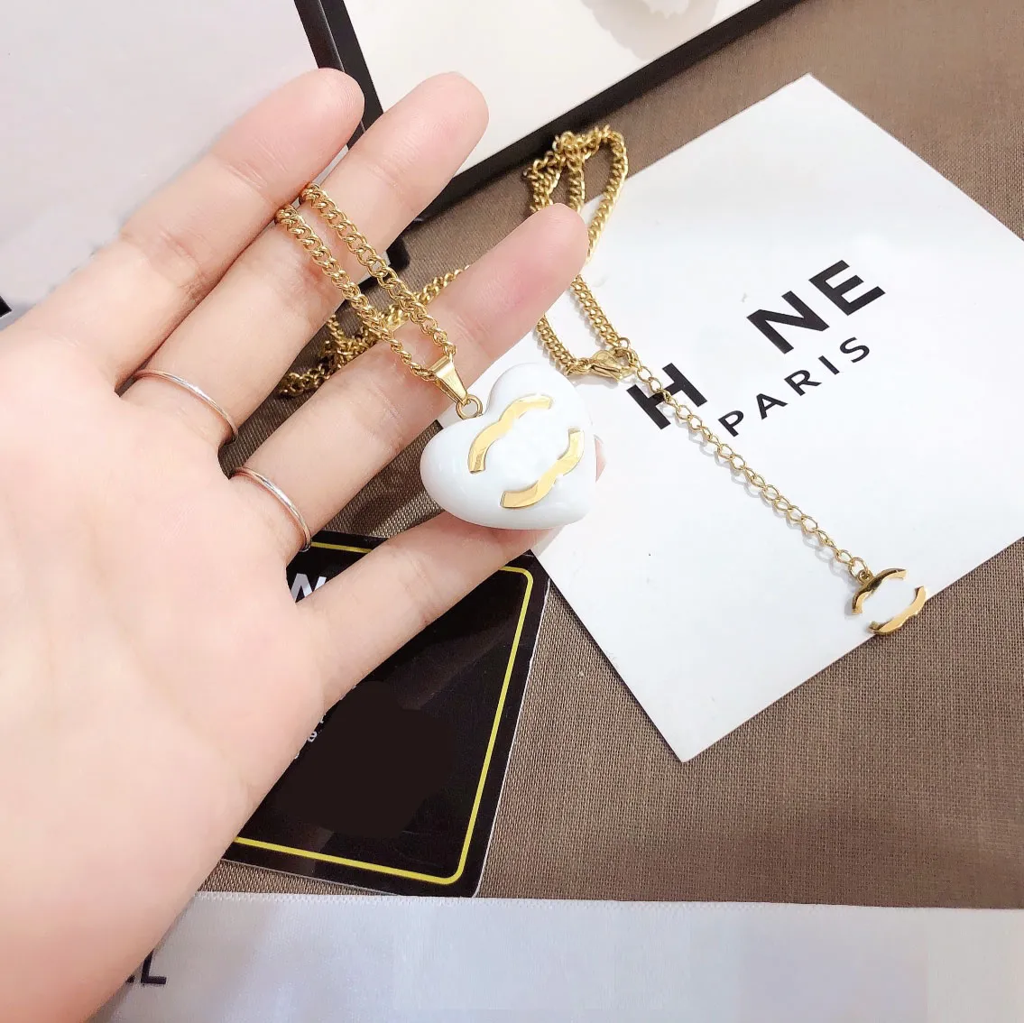 Luxury Brand Designer Pendants Necklaces Fashion Women 18K Gold Plated Pearl Heart Stainless Steel Letter Pendant Sweater Necklace Long Chain Jewelry Accessories