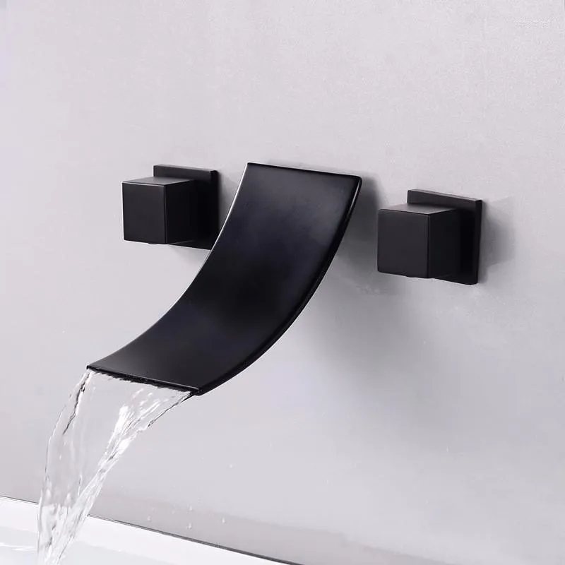 Krany zlewu łazienkowego Basen kran mosiądzu w ścianie kwadratowy czarny i zimny wodospad kran