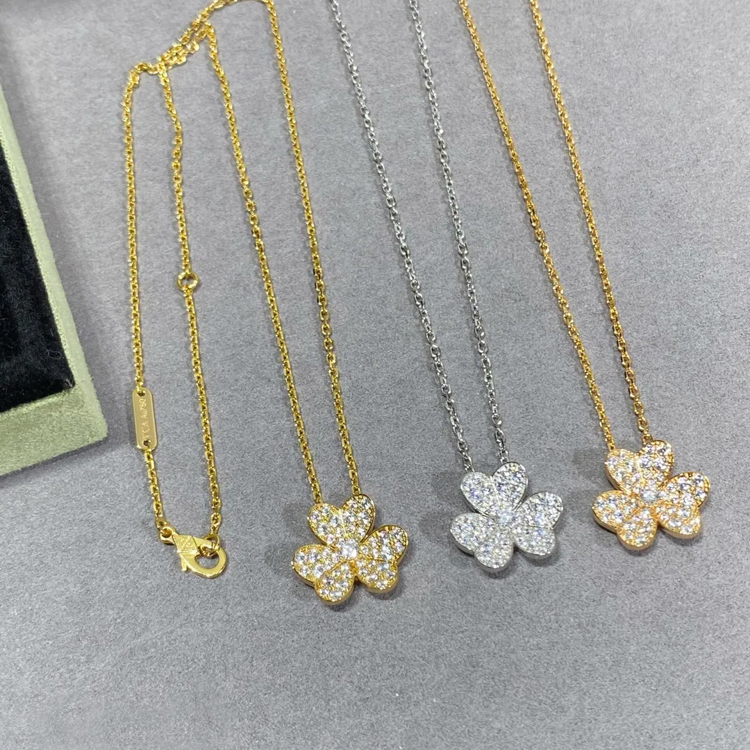 Fashion Clover Necklace Pendant Designer Diamond Mini 3 Leaf 18K Gold Plated Women Girl Jewelry Wedding Gift