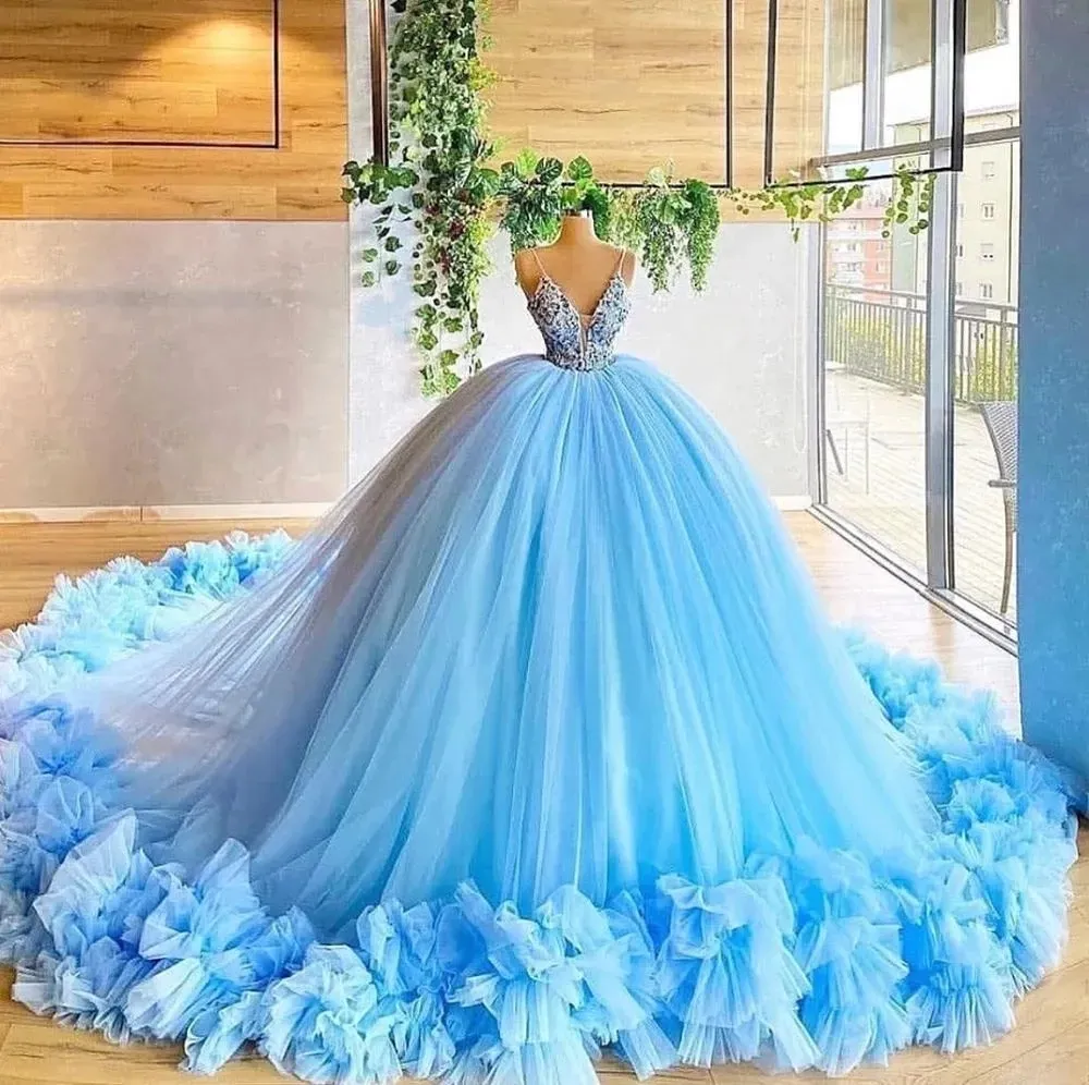 Sky Blue Sweet 15 Ball Jurk Quinceanera 2024 Sexy spaghetti riem kralen Appliques Ruches Long Evening Prom -jurken