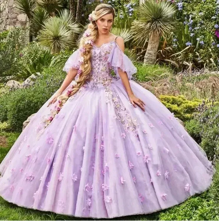 2023 Lilac Quinceanera klänningar från axelklänningen med 3D -blommor snör upp kort ärm Sweet Vestido de 15 Anos Robe Bal Medieval 328 328