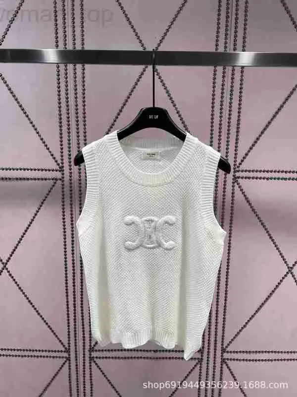 女性のTシャツデザイナーCEファミリーの23初秋に新しいホローアウトニードルルーズフィットタンクトップレター3Dジャキュードがスリムで多用途のM04Kが表示されます