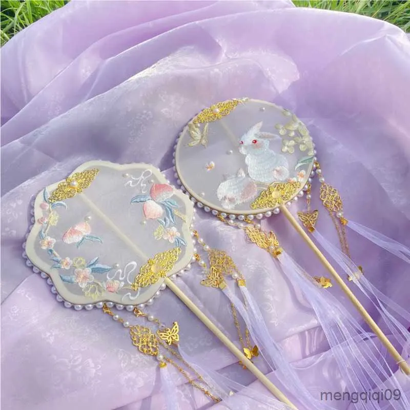 Chinese Style Products Children's Ancient Style Hanfu Dance Fan Embroidery Hand Fan For Women Runway Show Shoot Long Handle Wedding Decoration R230804