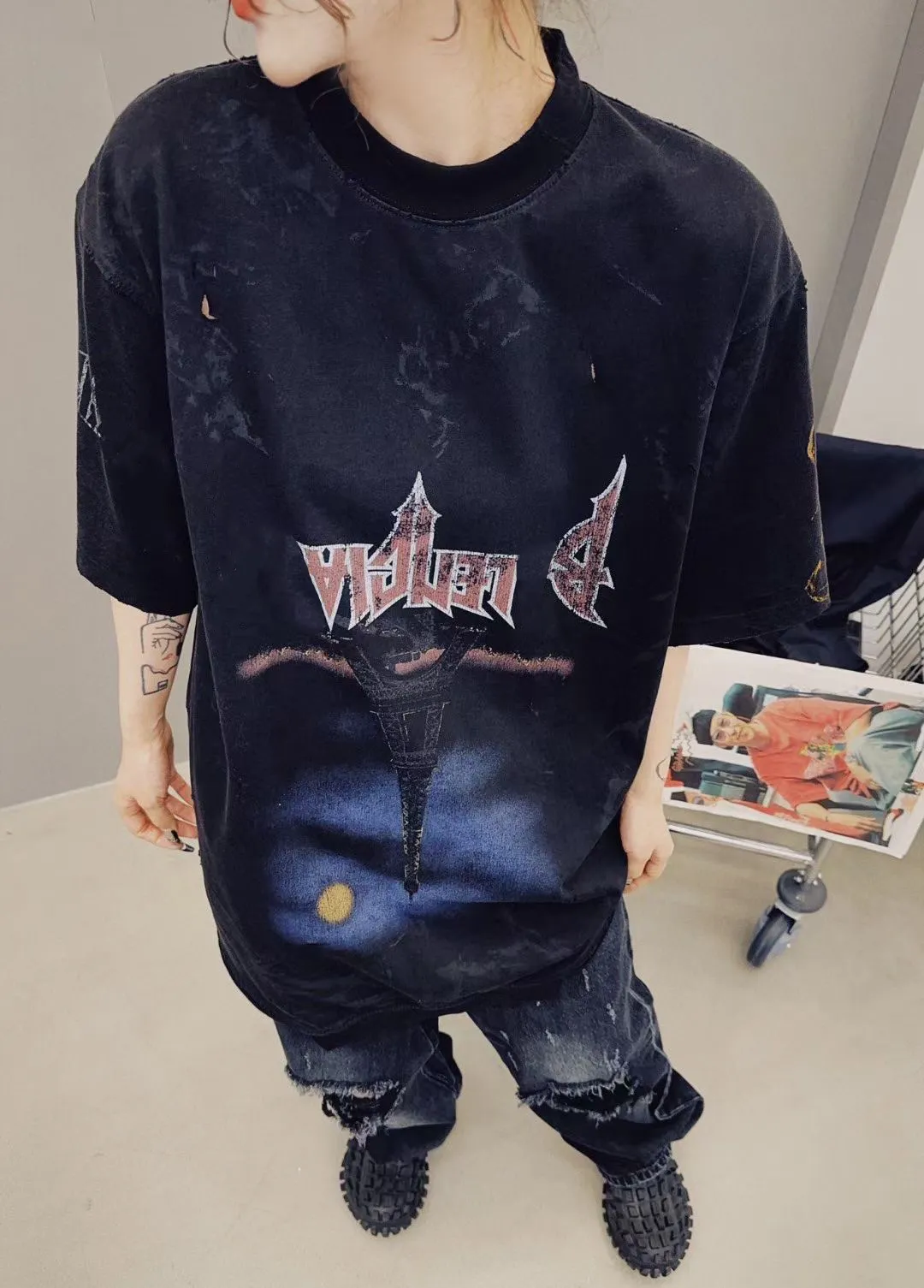 BALENCIAGA PARIS MOON UPSIDE DOWN シャツ Balenciaga Paris Moon Upside Down Long Sleeve T-Shirt Oversized