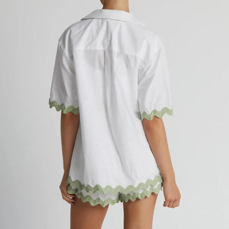 Conjunto de agasalhos femininos de manga curta e renda ondulada com botões e shorts de cintura alta conjunto elegante e elegante roupa de praia de verão