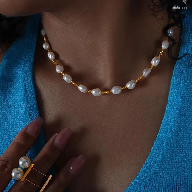 Collana elegante in perle d acqua dolce con placcatura oro_voghion.com