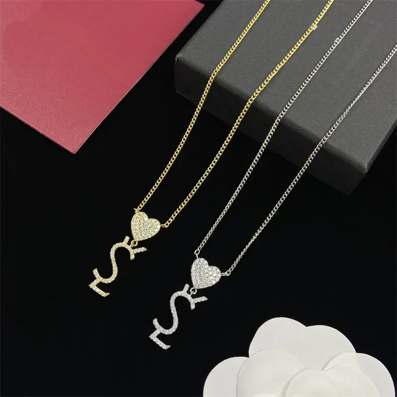 Designer Necklace Letter Heart Pendant Necklaces Womens Luxurys Jewerlry Diamonds Necklace Fashion Silver Gold Necklaces 18k Gold Plated G23841D