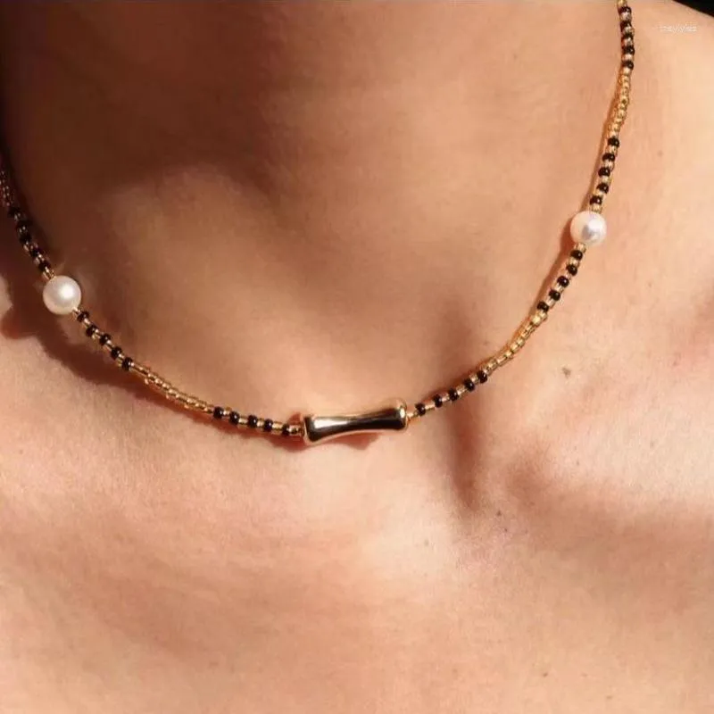 La sovrapposizione dell'annata di modo delle collane del pendente borda la collana di pietra naturale della perla per il commercio all'ingrosso dei monili della donna