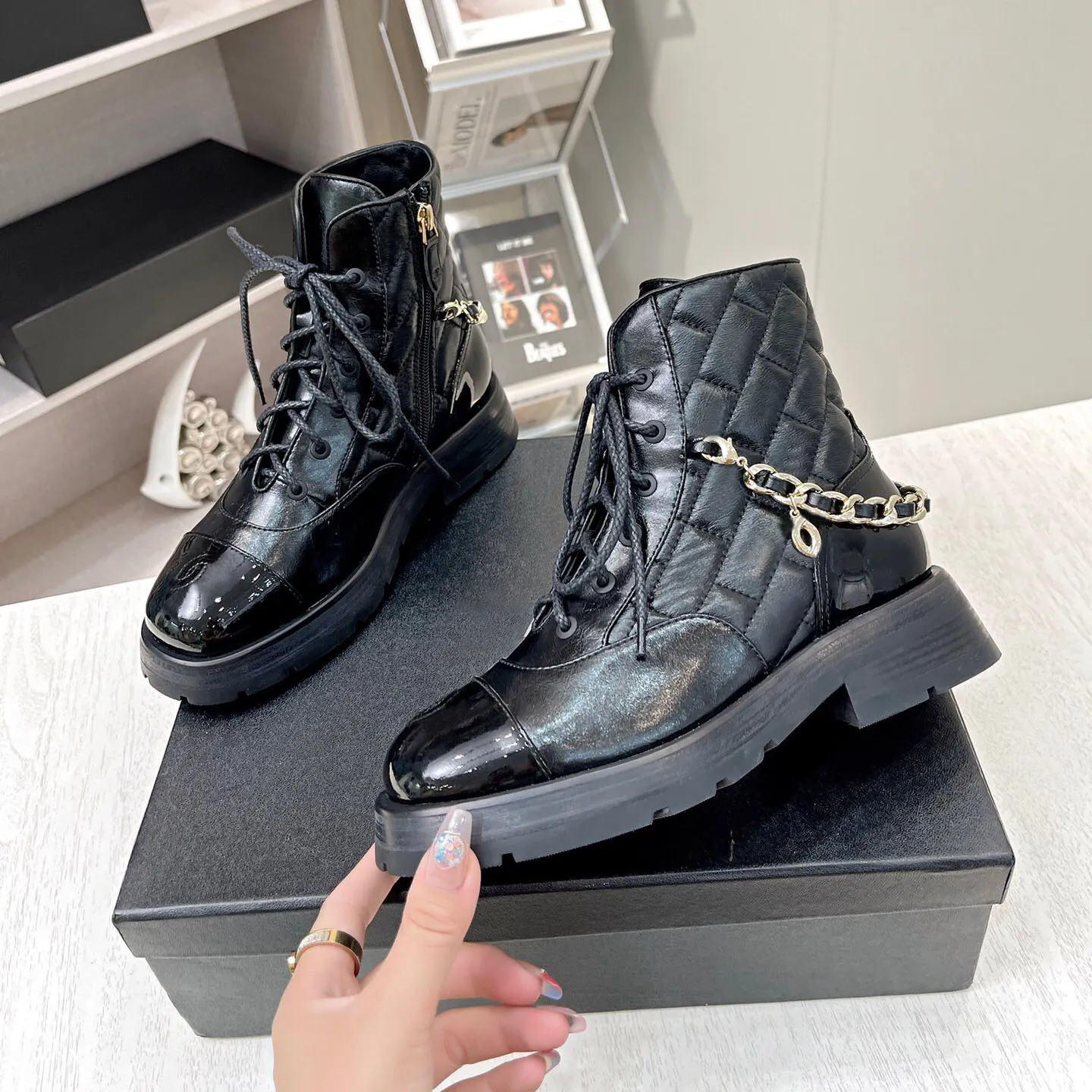 Designer Boots Paris Luxury Brand Boot äkta läder Martin Ankle Booties Woman Short Boot Sneakers Trainers Sandaler Sandaler av Brand W360 05