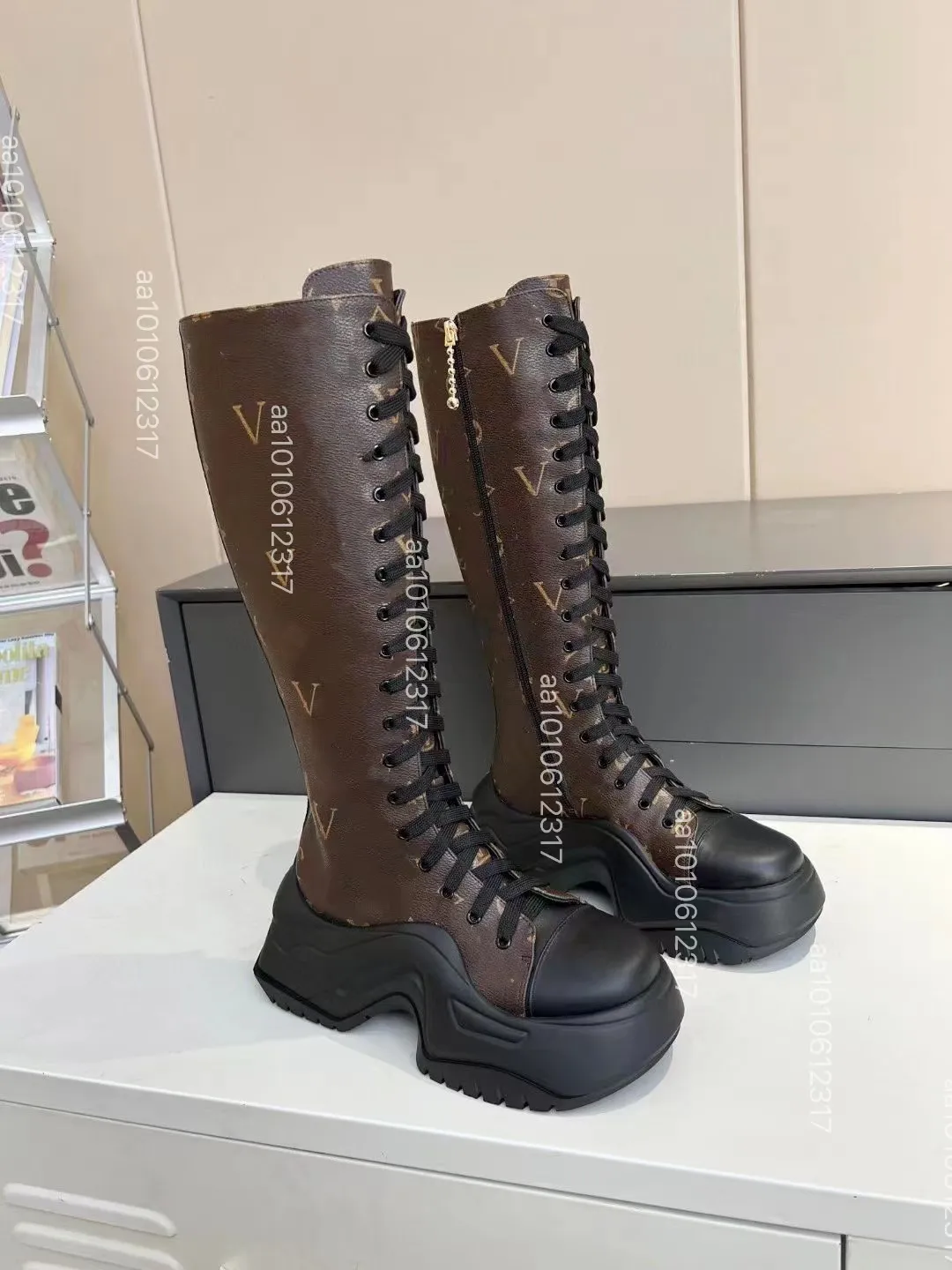 2023 Stivali di design di lusso da donna Martin in legno da cowboy neve in pelle nera tacchi alti di lusso 35-42