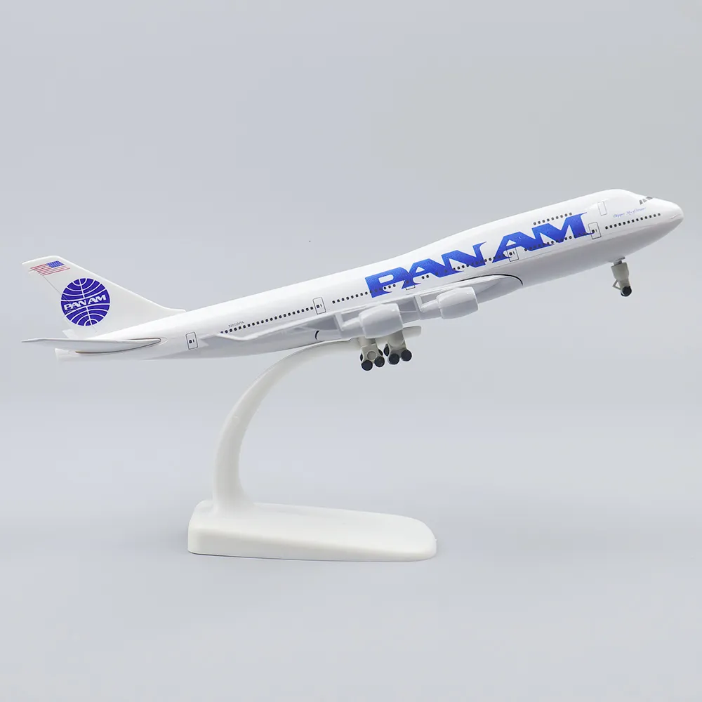 Aircraft Modle Metal Aircraft Model 20cm 1 400 Pan American B747 Metal Replica Alloy Material med landningsutrustning Ornament Barn Toys Gifts 230803