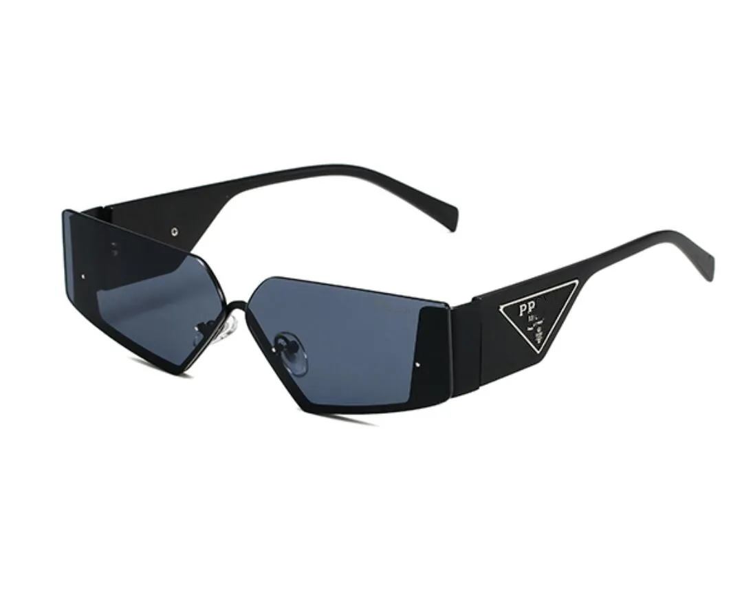 Gafas de sol de diseñador de lujo Sombres de anteojos al aire libre Marco de PC Fashion Classic Lady Sun Glasses Mirrors for Women 8036