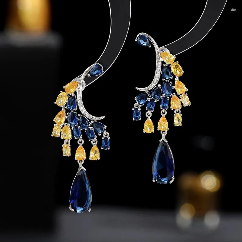 Boucles d'oreilles pendantes bijoux d'oreille zircon cubique brillant incrusté de plumes de paon et de gouttelettes d'eau pour les femmes