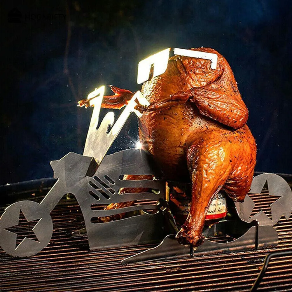 BBQ Tools Accessories American Motorcycle Steel Rack Funny Chicken Stand med öl Can Holder Grilling Roast Barbecue 230804