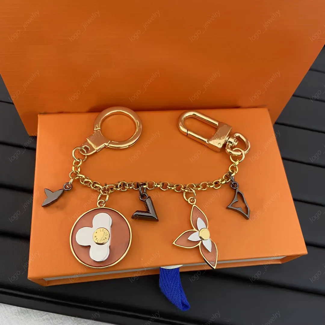 Porte-clés de mode classique pour hommes et femmes le même charme porte-clés pendentif fleur de trèfle de haute qualité avec boîte